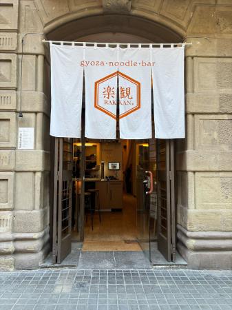 楽観がバルセロナに上陸。