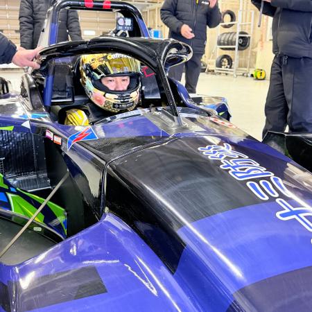 脱・税理士スガワラくん、モータースポーツ事業に参入