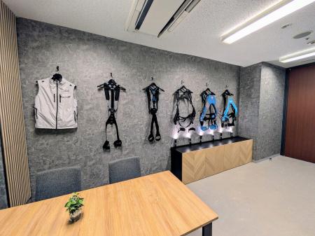 ヤマハ発動機の物流倉庫にマッスルスーツ「Soft-Power ヤマハ発動機の物流倉庫にマッスルスーツ「Soft-Power