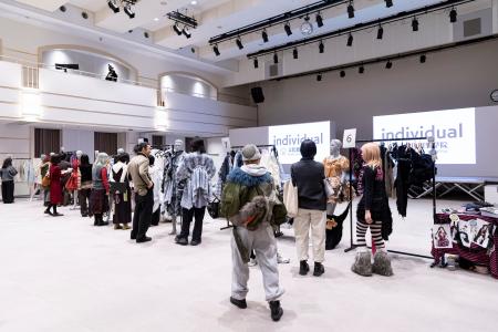 文化服装学院の若き才能を発掘する学生選抜コレクショ