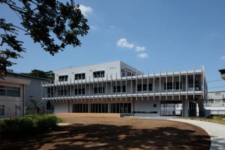 国立大学法人電気通信大学の新たな産学官共創拠点「e- 国立大学法人電気通信大学の新たな産学官共創拠点「e-