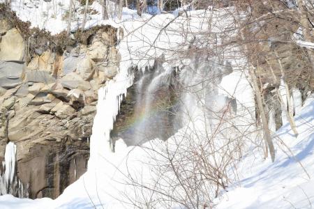“日本の滝百選”アシリベツの滝【氷瀑＆虹】出現中！（