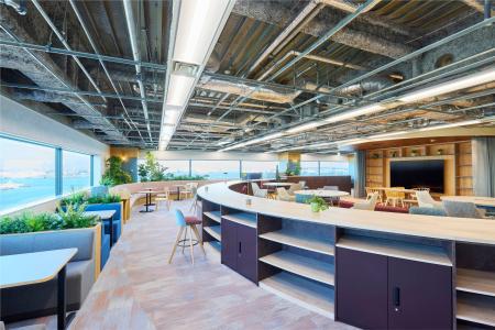 プラス、神奈川・静岡エリアの新拠点となるライブショ