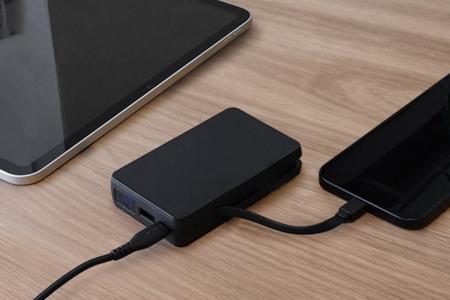 これ1台で充電が完結。準固体電池を採用したモバイル