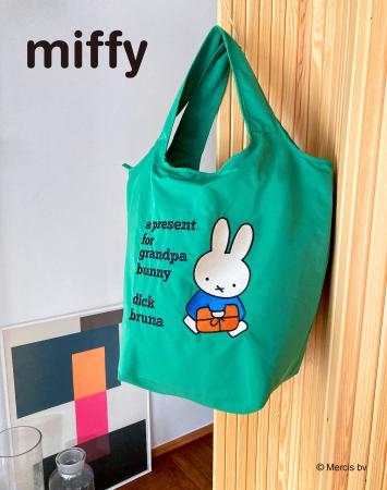 服飾雑貨メーカー川辺株式会社　“ かわいい ”を連れて