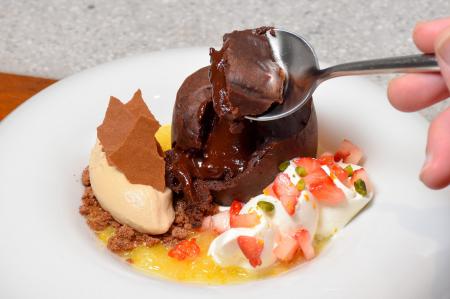 Minimalから、甘夏や黒糖ミルク、苺を添えた、1ヵ月だ