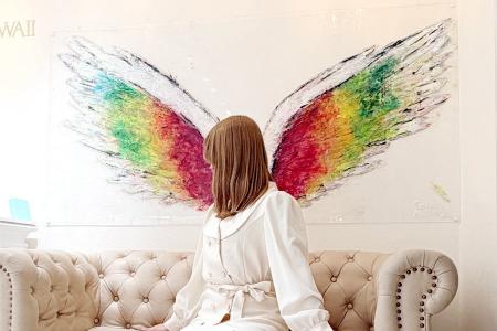 東京・表参道の新聖地。世界初、天然石と天使の羽が共