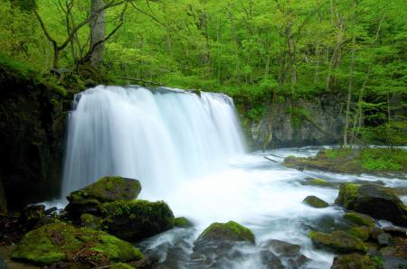 【奥入瀬渓流ホテル】国立公園の壮大な自然に隠れた、 【奥入瀬渓流ホテル】国立公園の壮大な自然に隠れた、
