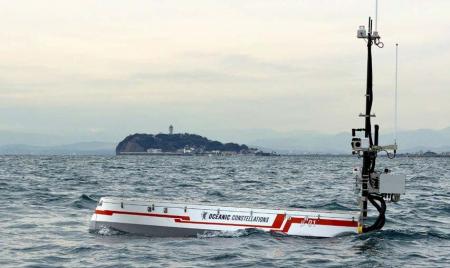 国内初、民間マリーナからの国産USVの展開・揚収、自 国内初、民間マリーナからの国産USVの展開・揚収、自