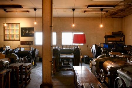 創業109年の画材店・月光荘が絵の具工場「月光荘utf-8