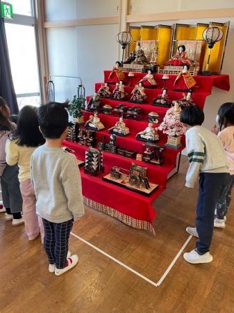 包み紙の新聞の切れ端に「昭和54年」。温かい善意で半