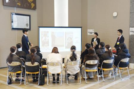 【京都産業大学】卒業生70名超と内定者が後輩のutf-8