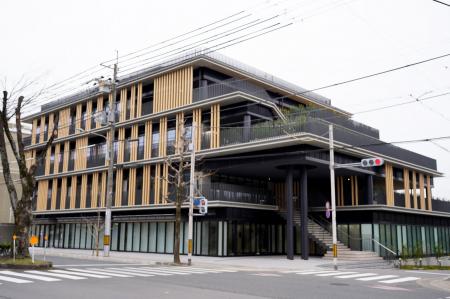 京都芸術大学が新校舎「敬天館」を竣工　大学と社会を