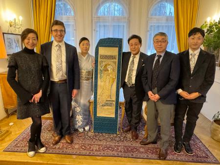 ミュシャ公認の京都・西陣織の老舗、在チェコ日本国大