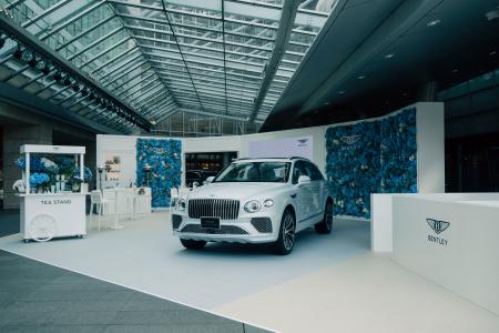 Something Blueの世界観に包まれたベントレー特別展示