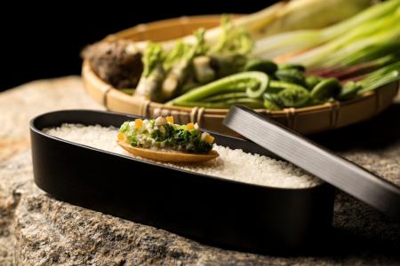 【星のや東京】山菜や筍、イチゴなどの春の味覚と、日