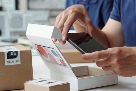 スマホ買取のプロが直伝する、郵送買取で高額査定を叩 スマホ買取のプロが直伝する、郵送買取で高額査定を叩