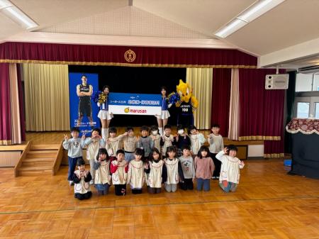 ダンスとクイズでからだを動かす楽しさを！シーホース