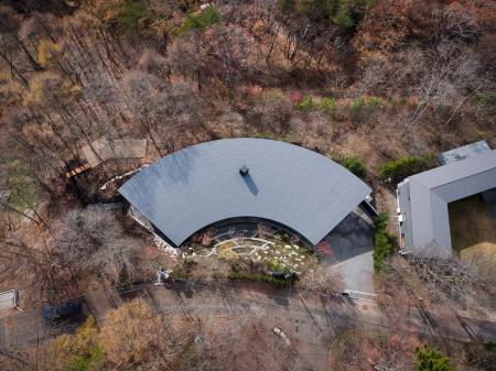 神谷修平+カミヤアーキテクツ 地形と呼応する円弧型 神谷修平+カミヤアーキテクツ 地形と呼応する円弧型