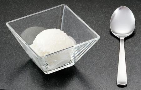 沖縄県産の塩を使用したこだわりのアイス「塩バニラア 沖縄県産の塩を使用したこだわりのアイス「塩バニラア