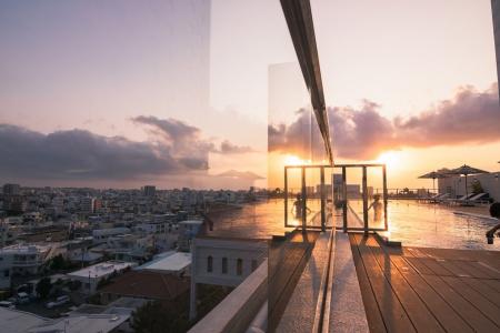 桜の時期に水着の準備？インフィニティプール、2026年