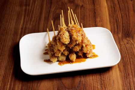 美濃路の新名物「とまホル串」発売1ヶ月で累計3万本突