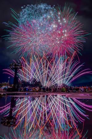 富士山と山中湖を舞台に10,000発が打ち上がる花火エン 富士山と山中湖を舞台に10,000発が打ち上がる花火エン