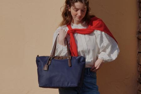 「Jewelna Rose」より、ミニポーチ付きでバッグの中も