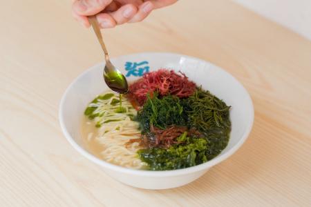 海藻ラーメンから海藻料理まで。海藻を主役にした新し 海藻ラーメンから海藻料理まで。海藻を主役にした新し