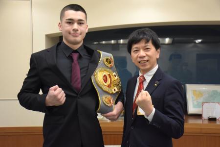 「世界目指す!」ボクシング二宮選手が豊橋市長を訪問 「世界目指す!」ボクシング二宮選手が豊橋市長を訪問
