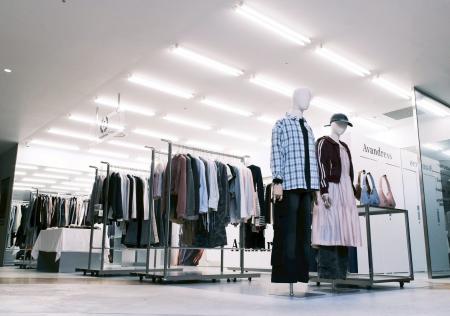 韓国アイドル多数着用！Y2Kブランド「AVANDRESS(アヴ