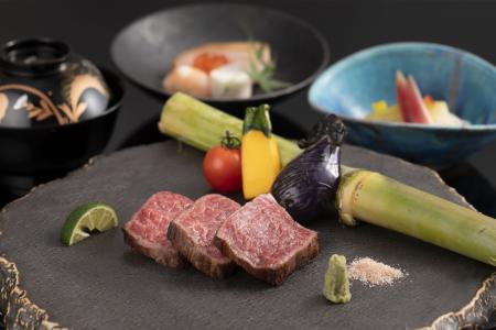 お肉も海鮮も「選ぶ」から「両方味わう」贅沢へutf-8