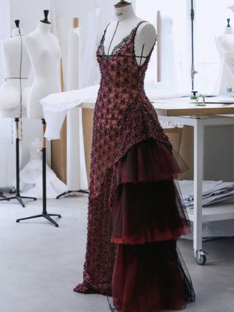 【Dior】「第32回アクター賞」授賞式でミア・ゴスが纏