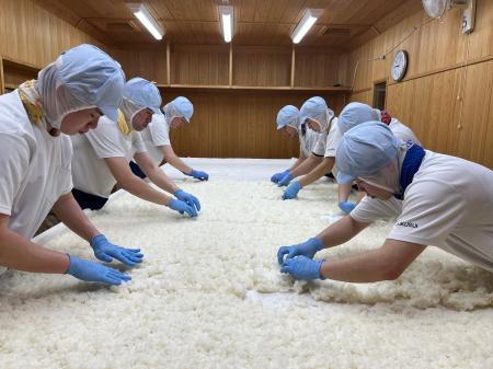 日本酒の奥深さを五感で味わう酒造り体験。