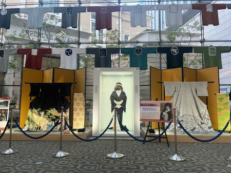 360Channel、赤坂を代表する芸者・赤坂育子を等身大ホ