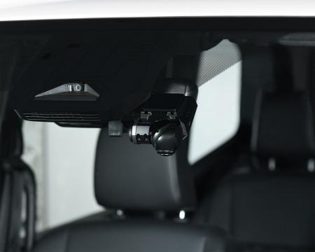 前方左右車内の360°を一度に記録する※1「ZDR-830R」発