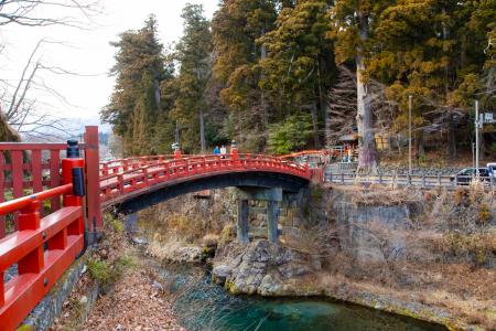 休暇村日光湯元では、宿泊者限定の街歩き体験プログラ