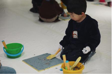 ピクシーダストテクノロジーズと四国化成建材、塗り壁