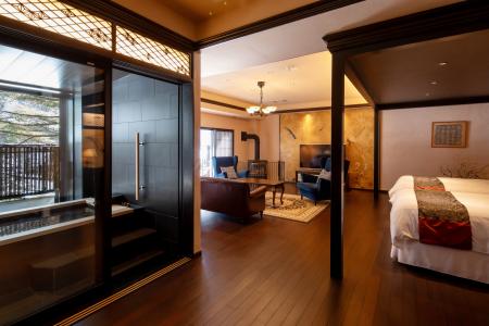 【創業100年】を記念して客室リニューアル。文人の滞