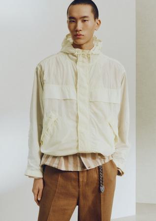 H&M ATELIERから、海辺のリラックスした雰囲気漂うSS2