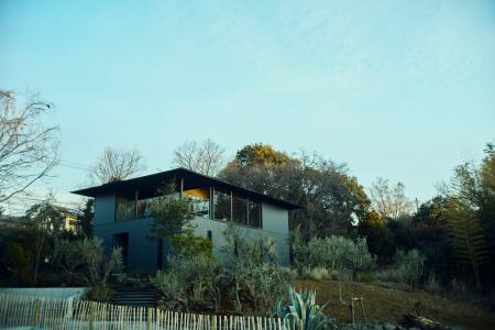 火を囲み、調理を楽しむ宿泊体験を。伊豆高原にセルフ