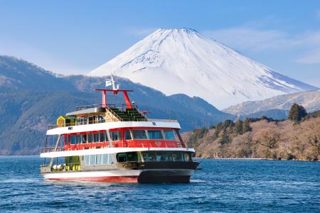 箱根・芦ノ湖 “動く茶室”でお点前体験「箱根遊船 大茶