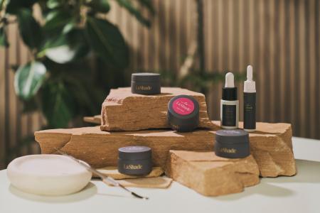 LaShade ブランド誕生1周年 ― 文化としてのネイルを世 LaShade ブランド誕生1周年 ― 文化としてのネイルを世