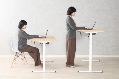 姿勢が変わると、仕事が変わる。ボタンひとつで約45cm