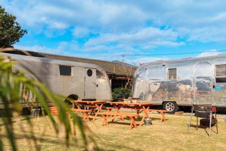 【ワングランピング新掲載】銀色のエアストリームで過