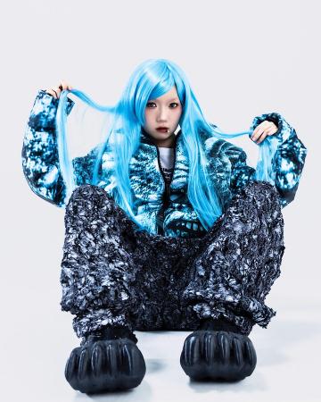 文化服装学院がパリ発のファッションの合同展「TRANOÏ