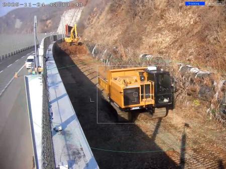 アーキット合同会社と植村建設株式会社、遠隔操縦下で