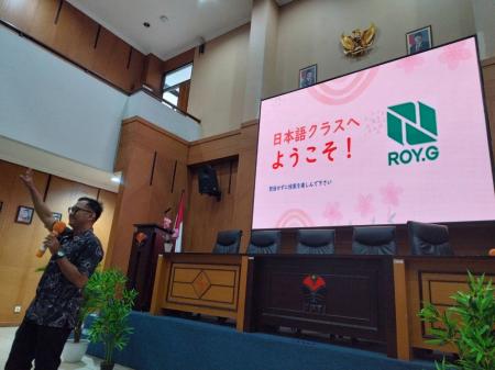 ROY株式会社、インドネシア国立教育大学で施工管utf-8