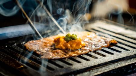 連日完売の元祖「リブ芯ウニロール(R)」半額キャンペ