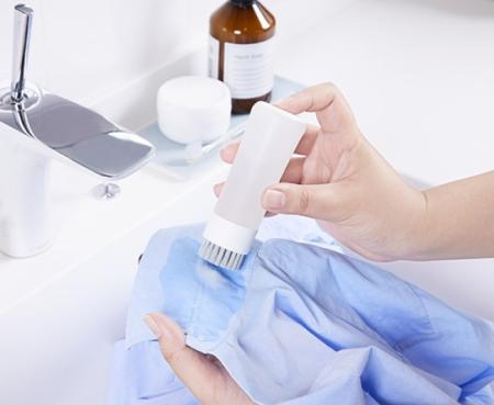 ワンプッシュで洗剤が出る『部分洗い洗濯ブラシ』が新